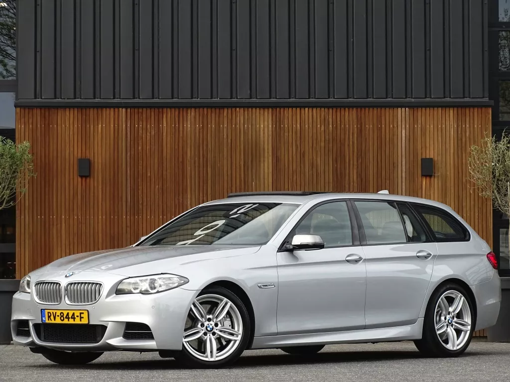 BMW 5 Serie Touring M550d 381PK X-Drive / Alcantara / LED / M-Sport / LED