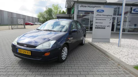 Ford Focus 1.6-16V Ghia AUTOMAAT MET GASPEDAAL en  RUITENWISSER AANPASSING,BEDIENING LINKS OF RECHTS.