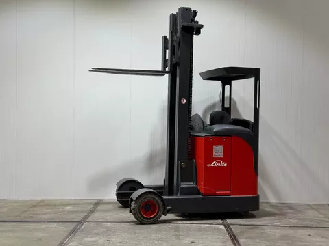 Linde R20-G buiten reachtruck triplex Freelift sideshift