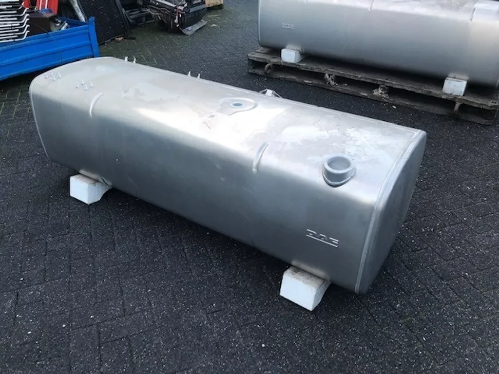 DAF 1945569 BRANDSTOFTANK 690 LTR 19995X675X580 (ALS NIEUW)