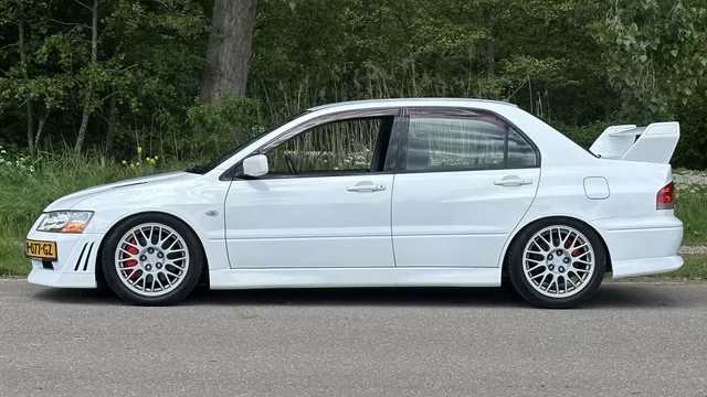 2001 Mitsubishi Lancer Evolution JDM car for sale — photo 2 of 25