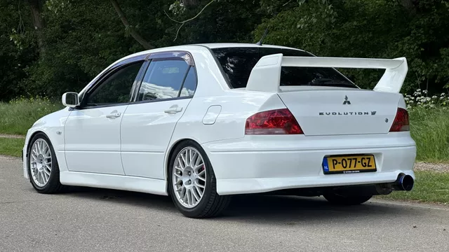2001 Mitsubishi Lancer Evolution JDM car for sale — photo 4 of 25