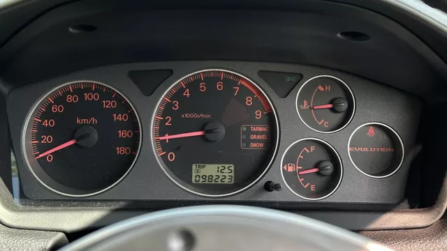 2001 Mitsubishi Lancer Evolution JDM car for sale — photo 8 of 25