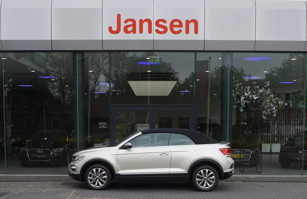 Volkswagen T-Roc Cabrio 1.0 TSI Style | CarPlay | Parkeersensor voor + achter | Stoelverwarming