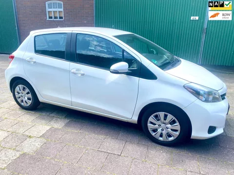 Toyota Yaris 1.0 VVT-i Comfort | Airco | APK |Achter Camera |Trekhaak Toyota Yaris 1.0 VVT-i Comfort | Airco | APK |Achter Camera |Trekhaak