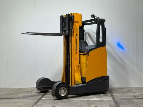 Jungheinrich ETV C16 reachtruck 2014 buiten reachtruck ruw