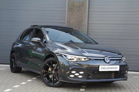 Volkswagen Golf 1.4 eHybrid GTE Pano | Bijenkorf verlichting + IQ lichten | 19' Estoril velgen | Bomvol | BTW Voertuig! Volkswagen Golf 1.4 eHybrid GTE Pano | Bijenkorf verlichting + IQ lichten | 19' Estoril velgen | Bomvol | BTW Voertuig!