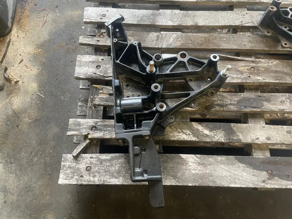 Renault 7421116689 / 21116689 STEUN LINKS