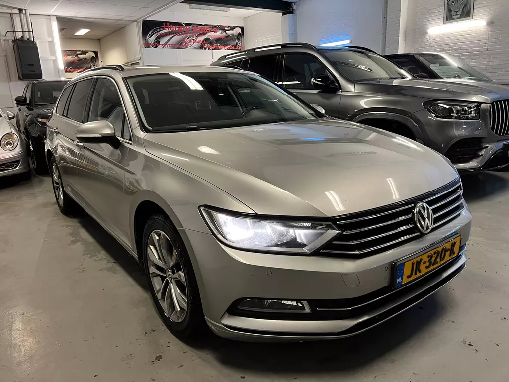 Volkswagen Passat Variant 2.0 TDI Edition R NAVI CLIMA BJ-15