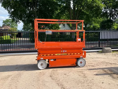 SkyJack SJ3220 schaarhoogwerker/hoogwerker