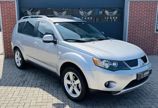 Mitsubishi Outlander 2.4 Intense+ 7 zits Navigatie Carplay NAP