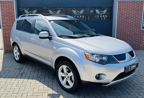 Mitsubishi Outlander 2.4 Intense+ 7 zits Navigatie Carplay NAP
