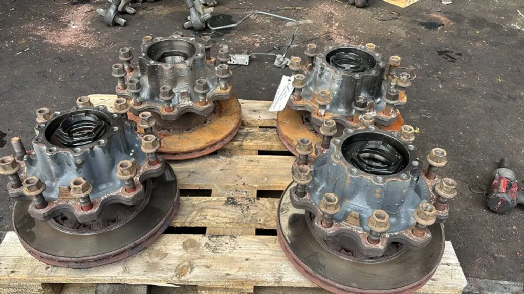 DAF 1657637 / 1812161 / 2019802 / 2104395 WIELNAAF ACHTERAS