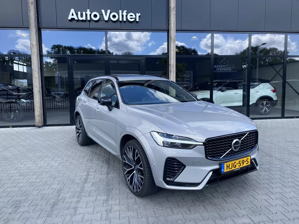 Volvo XC60 2.0 B4 R-Design B&amp;W|ACC|Pano|360&deg;|22&quot;