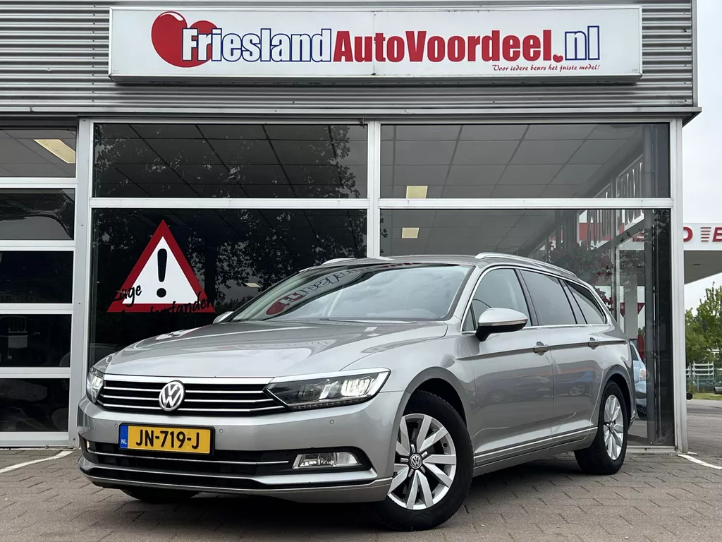 Volkswagen Passat Variant 1.6 TDI Connected Series / DSG / LED / Navi / 2016