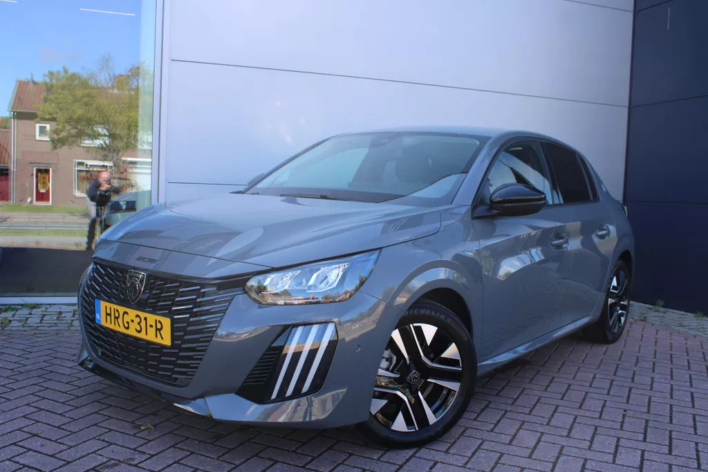 Peugeot 208 1.2 PureTech 100pk Allure Airco Navi Carplay Camera V+A 8216km
