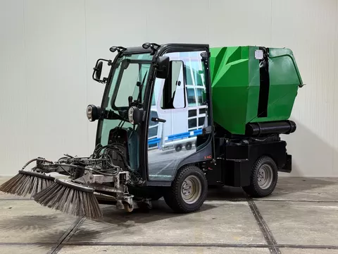 Holder X40 2017 Kubota [1200UUR] benzine straatveger