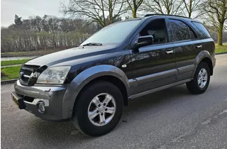 Kia Sorento 3.5 V6 EX Luxe Automaat TUSSENBAK MAAKT GELUID