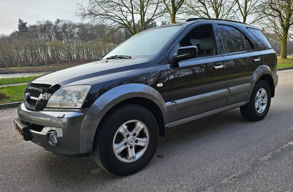 Kia Sorento 3.5 V6 EX Luxe Automaat TUSSENBAK MAAKT GELUID