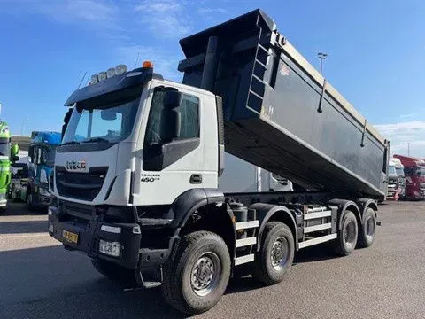 Iveco Trakker 450 8x8 Hintenmulde 24 m3, Hardox, TUV