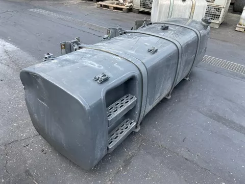 DAF 1944800 BRANDSTOFTANK 845 LTR 2327X675X620 MM (MET SCHADE,ZIE FOTO)