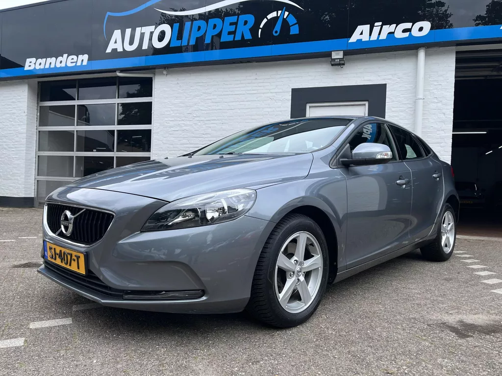Volvo V40 2.0 T2 Kinetic /Lm velgen/All season banden/Nieuwe apk bij aflevering.