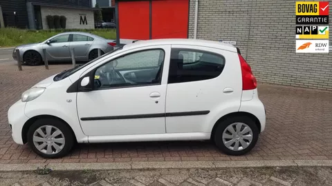 Peugeot 107 1.0-12V XS PRIJS IS INCL NIEUWE APK, SERVICEBEURT INCL FILTERS EN 3 MAAND GARANTIE