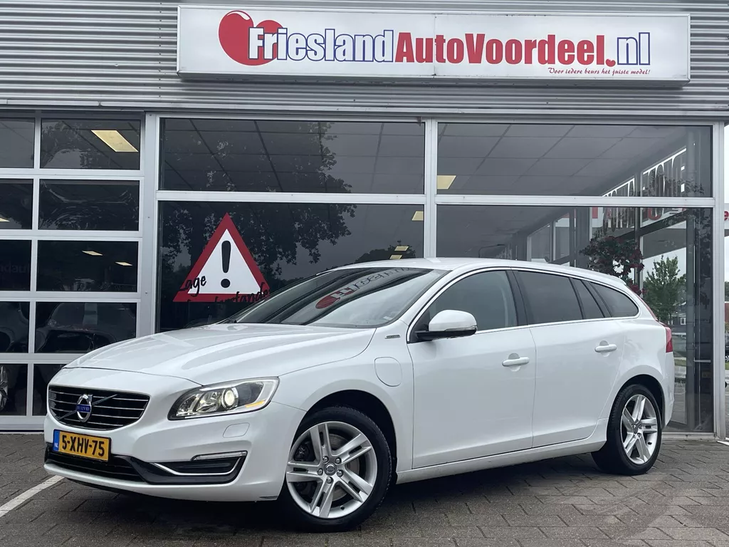 Volvo V60 2.4 D6 AWD Plug-In Hybrid Limited /Climate/Cruise/ Stoel- en stuurverw/Trekhaak/Navi/Onderhouds hist/