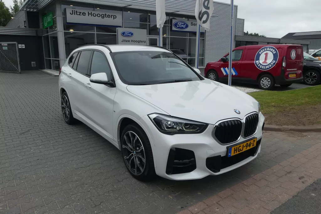 BMW X1 xDrive20d High Executive M Sport TREKHAAK AFNEEMBAAR (2.000KG), ADAPTIEVE CRUISE, CAMERA, STOELVERWARMING, ELEKTRISCHE ACHTERKLEP, PDC V&amp;A, 60.323KM