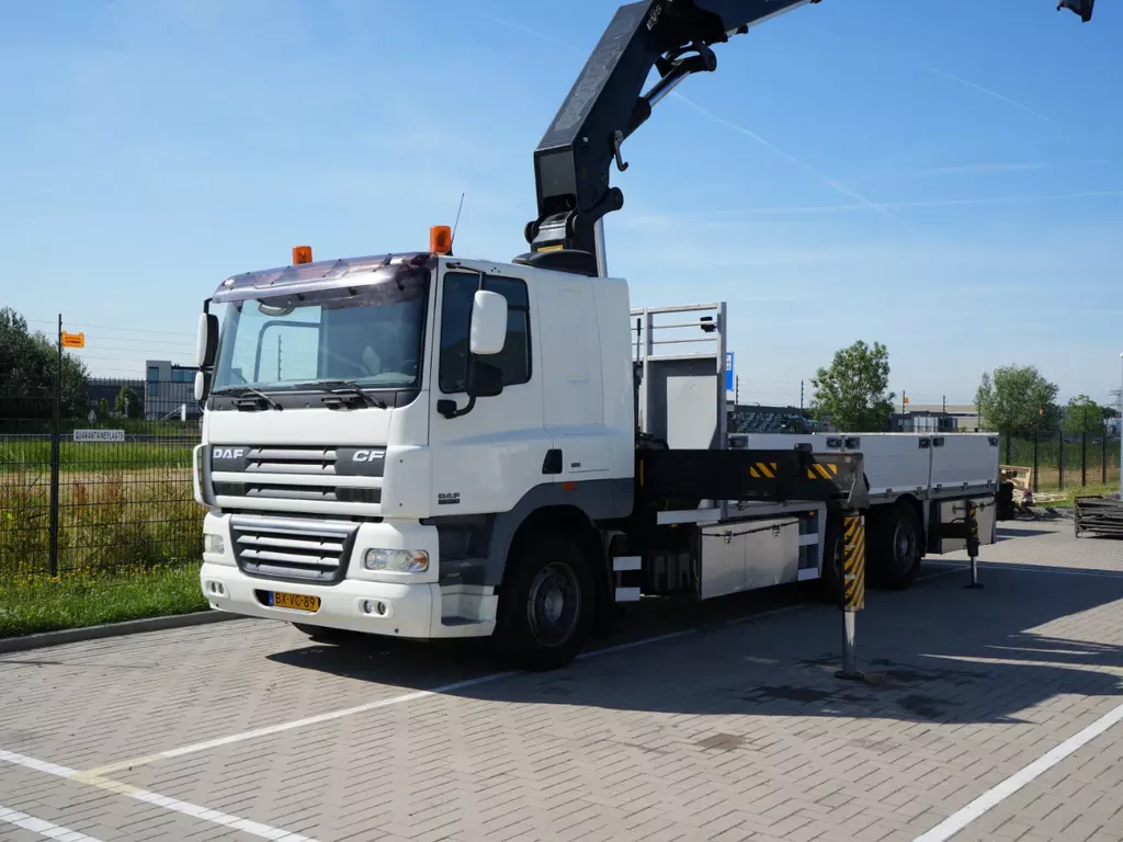 DAF 85 CF FAN Kraanwagen met bak, 47 t. kraan