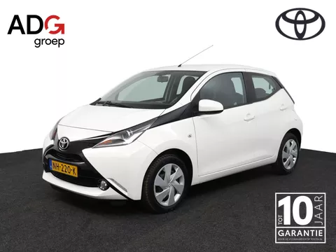 Toyota Aygo 1.0 VVT-i x-play | Airco| Achteruitrijcamera | Bluetooth | Navigatie |