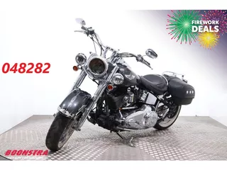 Harley-Davidson Softail FLSTN Deluxe Vance &amp; Hines