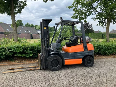 Toyota 02-6FGF-30 gas heftruck