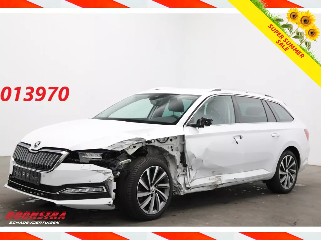 &Scaron;koda Superb Combi 1.4 TSI iV Business Edition Plus LED ACC Virtual SHZ Camera