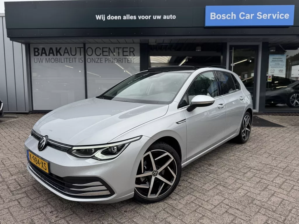 Volkswagen Golf 1.5 eTSI Style | Memory stoelen | Panoramadak | IQ Light | NL Au