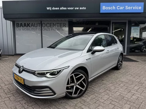 Volkswagen Golf 1.5 eTSI Style | Memory stoelen | Panoramadak | IQ Light | NL Au