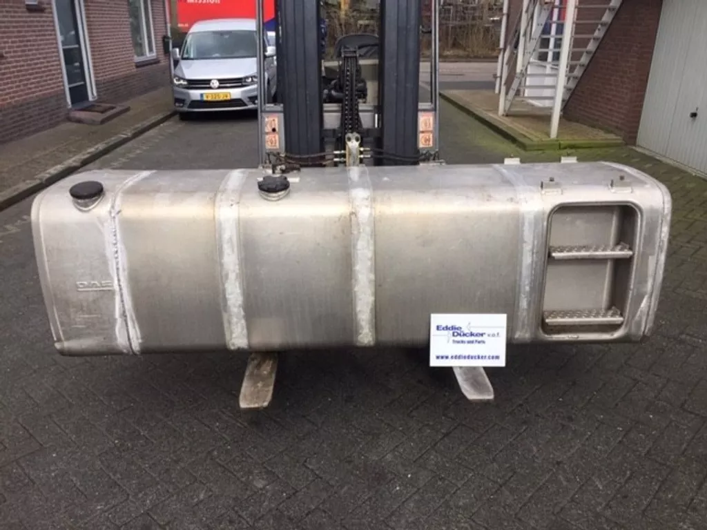 MAN 1100 LITER FUEL TANK 240X70X70 CM