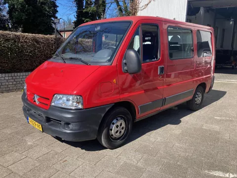 Fiat Ducato rolstoelbus rolstoel voorin side by side rolstoelauto
