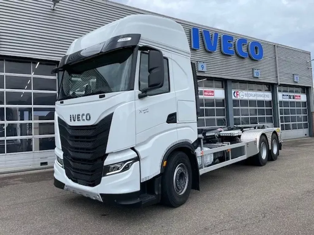Iveco X-WAY 570 6x2 hooklift 30 ton