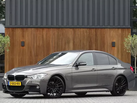BMW 3 Serie 330e 293PK M Sport / M Individual / LED