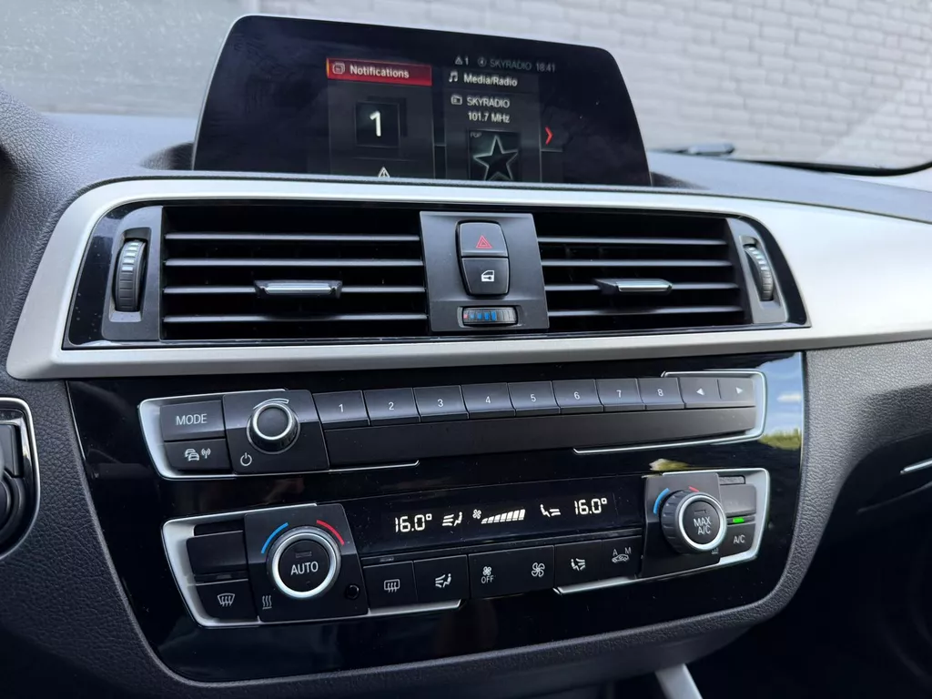 BMW 1-serie 118i Corporate Lease Executive NAVI | PDC | AIRCO | CRUISE | NWE APK BMW 1-serie 118i Corporate Lease Executive NAVI | PDC | AIRCO | CRUISE | NWE APK