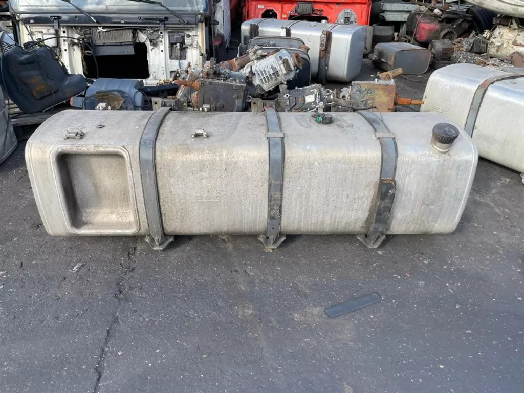 DAF 1944801 BRANDSTOFTANK 845 LTR 2327X675X620 MM (MET SCHADE)