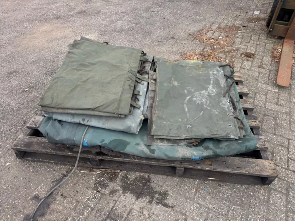 Diverse PALLET MET LEGER ZEILEN