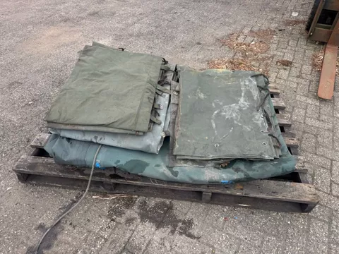 Diverse PALLET MET LEGER ZEILEN