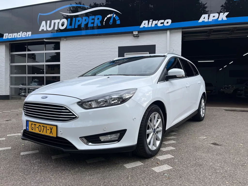 Ford Focus Wagon 1.5 Titanium Edition /CC/Trekhaak/Nieuwe apk bij aflevering