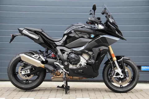 BMW S 1000 XR Triple Black | 2024 | 2900 km | Touring | Dynamic | LED verstralers | LED pakket | BTW voertuig BMW S 1000 XR Triple Black | 2024 | 2900 km | Touring | Dynamic | LED verstralers | LED pakket | BTW voertuig