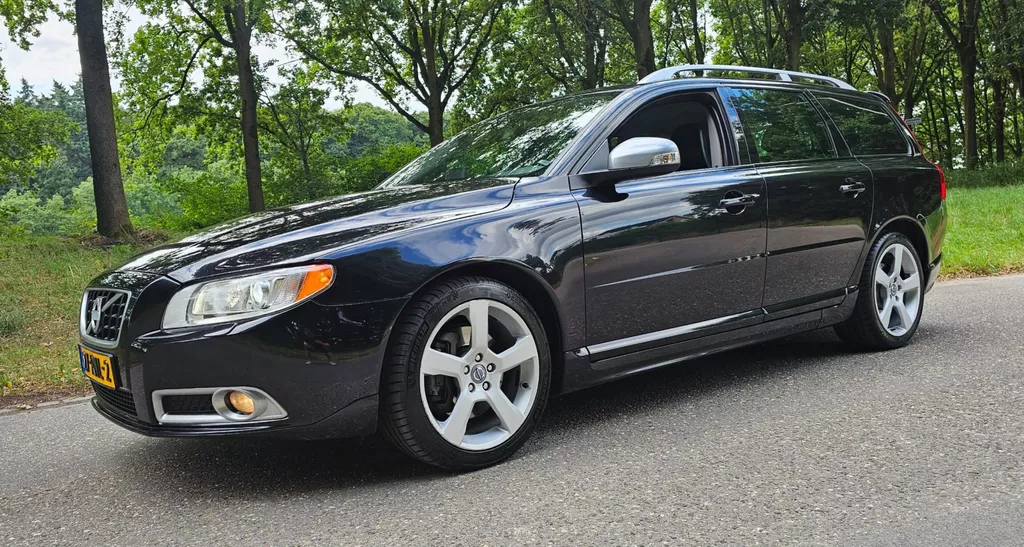 Volvo V70 2.0T R-Edition Automaat ! Xenon ! NL Auto ! Leder !