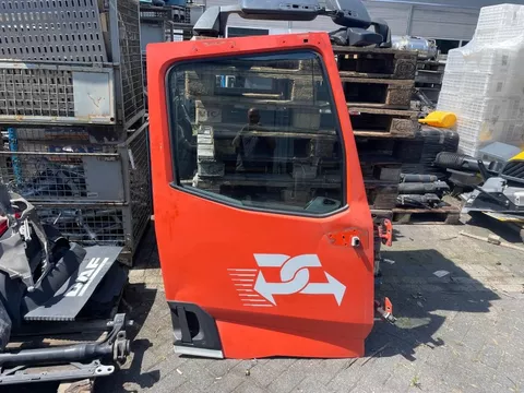 Renault 7482702818 RECHTER PORTIER (MET DEUKJES)