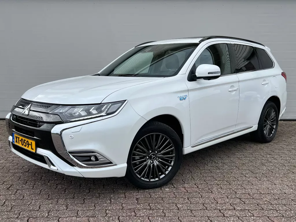 Mitsubishi Outlander 2.4 PHEV Instyle, Leder, Schuifdak, Trekhaak NL auto!