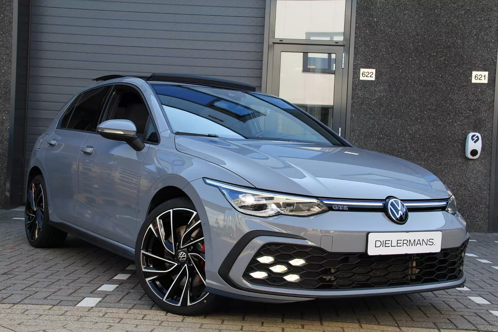 Volkswagen Golf 1.4 eHybrid GTE Panorama dak | 19' Adelaide velgen | Nardo Grey | Assistentie pakket | Winter pakket